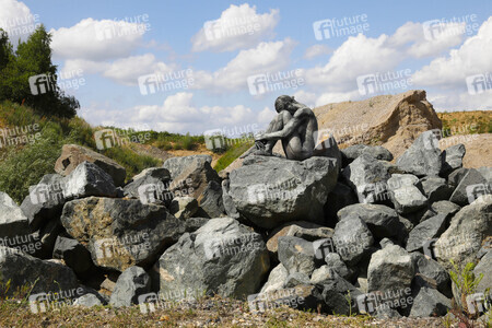 NATURE ART: Black Stones Bodypainting