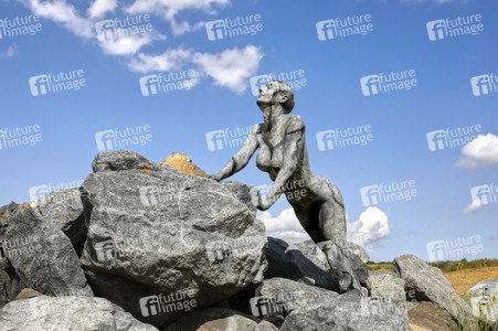 NATURE ART: Black Stones Bodypainting