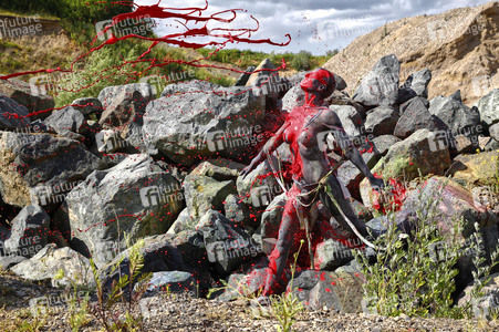 NATURE ART: Black Stones Bodypainting