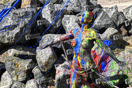 NATURE ART: Black Stones Bodypainting