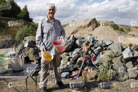 NATURE ART: Black Stones Bodypainting