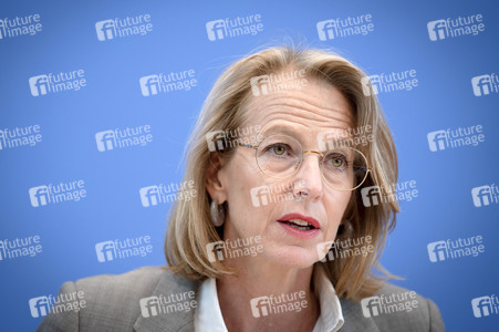 Bundespressekonferenz 'Abschlussbericht der Initiative für einen handlungsfähigen Staat' in Berlin