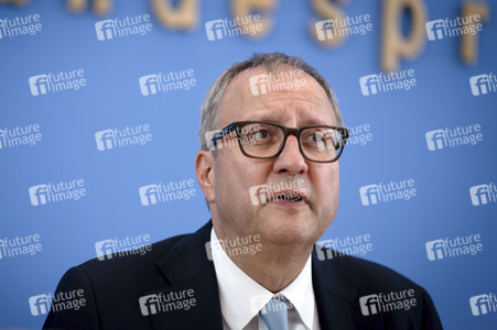 Bundespressekonferenz 'Abschlussbericht der Initiative für einen handlungsfähigen Staat' in Berlin