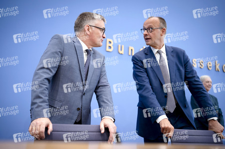 Bundespressekonferenz 'Aktuelle Themen der Innen- und Außenpolitik' in Berlin