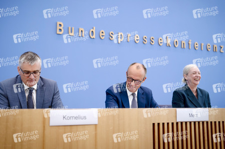 Bundespressekonferenz 'Aktuelle Themen der Innen- und Außenpolitik' in Berlin