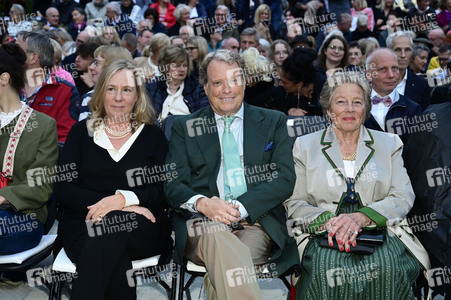 Theaterpremiere 'Jedermann' bei den Thurn und Taxis Schlossfestspielen in Regensburg