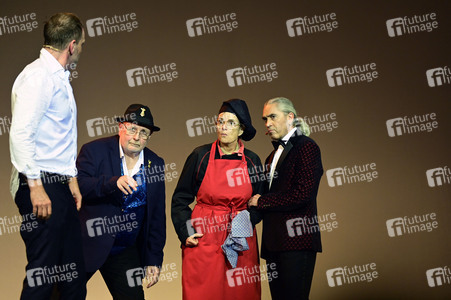 Theaterpremiere 'Jedermann' bei den Thurn und Taxis Schlossfestspielen in Regensburg