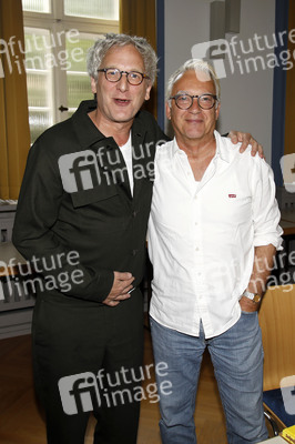 Promiflohmarkt für den Verein Kinderschutzengel in Berlin