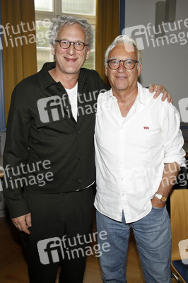 Promiflohmarkt für den Verein Kinderschutzengel in Berlin