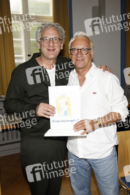 Promiflohmarkt für den Verein Kinderschutzengel in Berlin