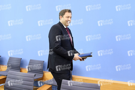 Bundespressekonferenz 'Regierungsentwurf des Bundeshaushalts 2026 und Finanzplan 2027-2029' in Berlin