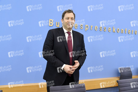 Bundespressekonferenz 'Regierungsentwurf des Bundeshaushalts 2026 und Finanzplan 2027-2029' in Berlin