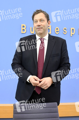 Bundespressekonferenz 'Regierungsentwurf des Bundeshaushalts 2026 und Finanzplan 2027-2029' in Berlin