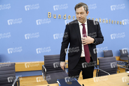Bundespressekonferenz 'Regierungsentwurf des Bundeshaushalts 2026 und Finanzplan 2027-2029' in Berlin