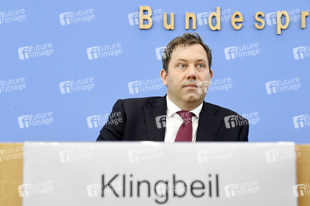 Bundespressekonferenz 'Regierungsentwurf des Bundeshaushalts 2026 und Finanzplan 2027-2029' in Berlin