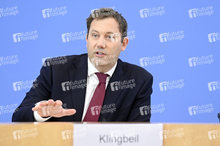 Bundespressekonferenz 'Regierungsentwurf des Bundeshaushalts 2026 und Finanzplan 2027-2029' in Berlin