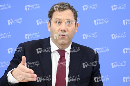 Bundespressekonferenz 'Regierungsentwurf des Bundeshaushalts 2026 und Finanzplan 2027-2029' in Berlin