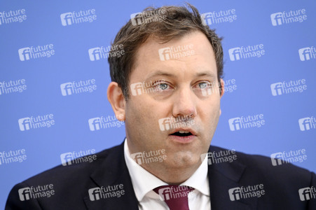 Bundespressekonferenz 'Regierungsentwurf des Bundeshaushalts 2026 und Finanzplan 2027-2029' in Berlin