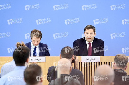 Bundespressekonferenz 'Regierungsentwurf des Bundeshaushalts 2026 und Finanzplan 2027-2029' in Berlin