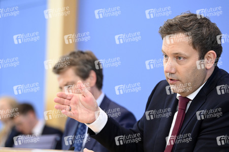 Bundespressekonferenz 'Regierungsentwurf des Bundeshaushalts 2026 und Finanzplan 2027-2029' in Berlin