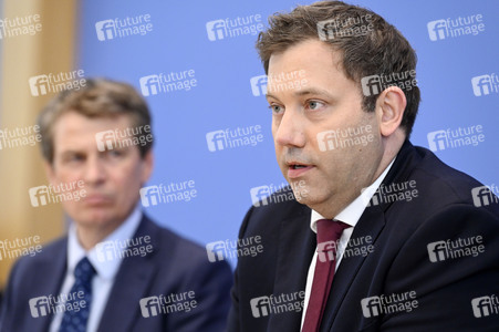 Bundespressekonferenz 'Regierungsentwurf des Bundeshaushalts 2026 und Finanzplan 2027-2029' in Berlin