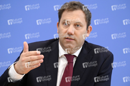 Bundespressekonferenz 'Regierungsentwurf des Bundeshaushalts 2026 und Finanzplan 2027-2029' in Berlin