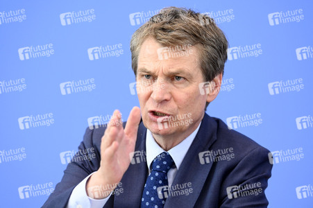 Bundespressekonferenz 'Regierungsentwurf des Bundeshaushalts 2026 und Finanzplan 2027-2029' in Berlin