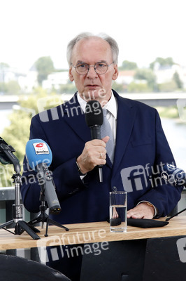Pressekonferenz von Reiner Haseloff und Sven Schulze in Magdeburg