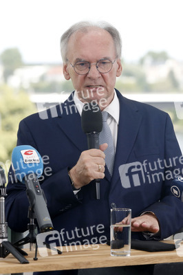 Pressekonferenz von Reiner Haseloff und Sven Schulze in Magdeburg