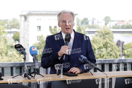 Pressekonferenz von Reiner Haseloff und Sven Schulze in Magdeburg