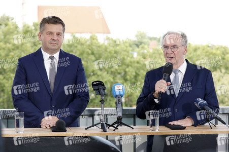 Pressekonferenz von Reiner Haseloff und Sven Schulze in Magdeburg