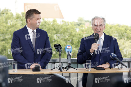Pressekonferenz von Reiner Haseloff und Sven Schulze in Magdeburg