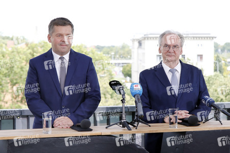 Pressekonferenz von Reiner Haseloff und Sven Schulze in Magdeburg