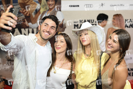 Filmpremiere 'Das Kanu des Manitu' in München