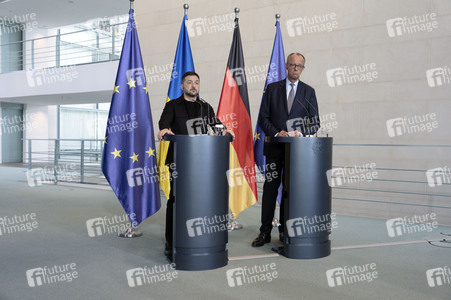 Pressestatement von Selenskyj und Merz in Berlin