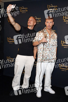 Felix Lobrecht bei der Präsentation seiner Wachsfigur in Berlin