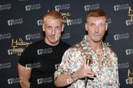 Felix Lobrecht bei der Präsentation seiner Wachsfigur in Berlin