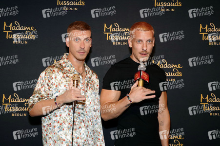 Felix Lobrecht bei der Präsentation seiner Wachsfigur in Berlin