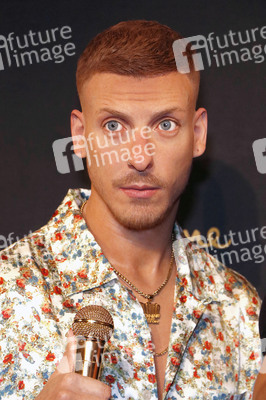 Felix Lobrecht bei der Präsentation seiner Wachsfigur in Berlin