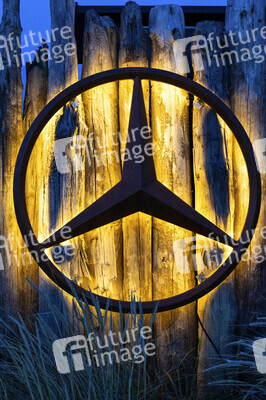 Symbolfoto Mercedes