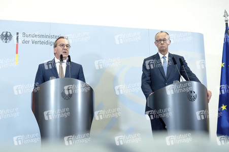 Friedrich Merz und Boris Pistorius beim Pressestatement zu Kabinettsthemen in Berlin