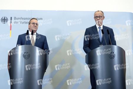 Friedrich Merz und Boris Pistorius beim Pressestatement zu Kabinettsthemen in Berlin