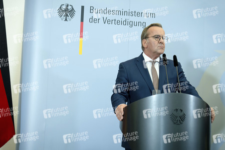Friedrich Merz und Boris Pistorius beim Pressestatement zu Kabinettsthemen in Berlin
