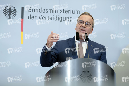 Friedrich Merz und Boris Pistorius beim Pressestatement zu Kabinettsthemen in Berlin