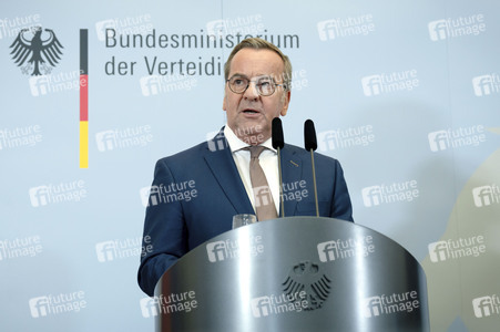 Friedrich Merz und Boris Pistorius beim Pressestatement zu Kabinettsthemen in Berlin