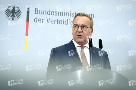 Friedrich Merz und Boris Pistorius beim Pressestatement zu Kabinettsthemen in Berlin