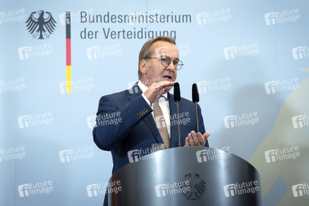 Friedrich Merz und Boris Pistorius beim Pressestatement zu Kabinettsthemen in Berlin