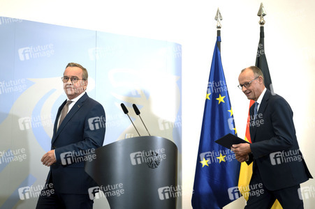 Friedrich Merz und Boris Pistorius beim Pressestatement zu Kabinettsthemen in Berlin