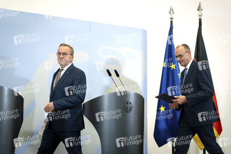 Friedrich Merz und Boris Pistorius beim Pressestatement zu Kabinettsthemen in Berlin