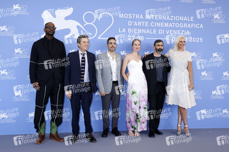 Photocall mit der Orizzonti Jury, Internationale Filmfestspiele von Venedig 2025